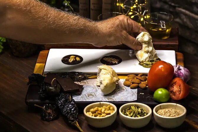 10 Experiences Tour: A Culinary Journey Through Mexico - The audiovisual presentation adds real context