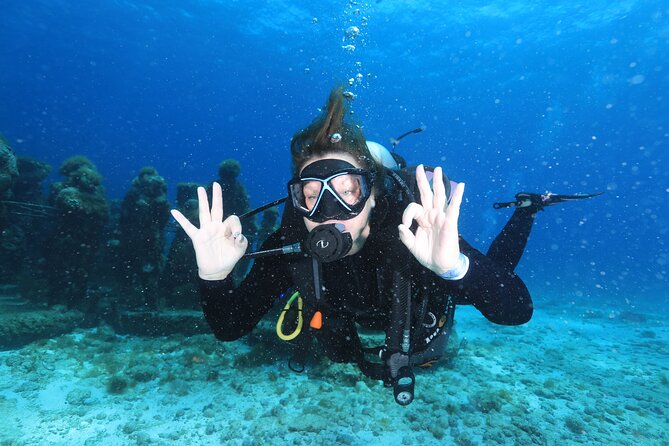 2 Tanks Dives Cancun Underwater Museum for Certified Divers - MUSA at 27 feet: an easy first underwater session