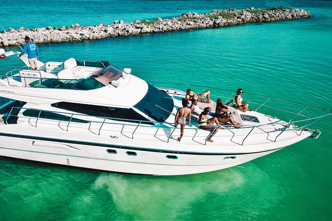 4 Hour - 47' Azimut, Tulum, Playa del Carmen, Riviera Maya - Drinks, Music, and the Karaoke Factor
