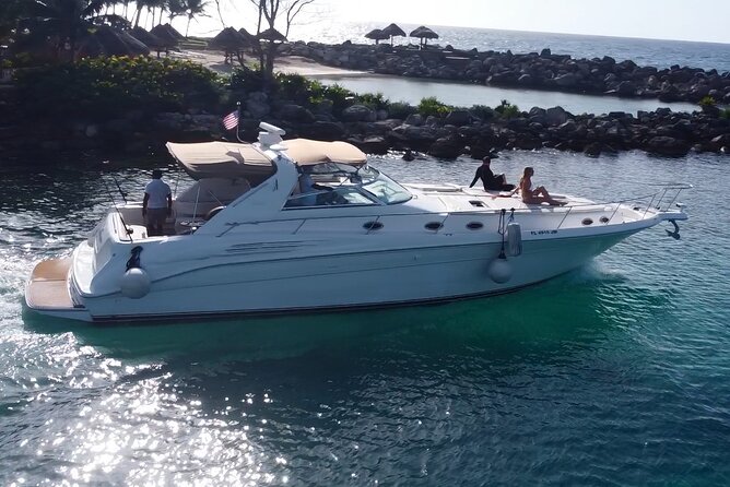 4 hours - Private 48ft Yacht all inclusive in Tulum and Playa del Carmen - One hour at the INAH coral reef