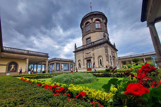 5 Hour Tour through Chapultepec, Anthropology Museum and Castle - The walk beside Chapultepec Lake