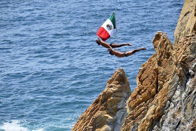 6 Hour Fun-Filled Tour Perfect for Cruise Travelers & Hotel Stays - Seeing Acapulco beyond the resort strip