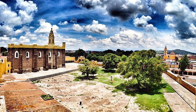 6-Night Best of Central Mexico Tour: Teotihuacan Pyramids, Taxco, Cuernavaca and Puebla from Mexico City - Guides, Languages, and Group Style