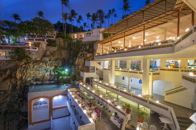 Acapulco Cliff Divers at Night - Small details that can improve the night