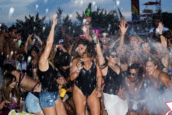 Adults only Hip Hop Sessions Boat Party Cancun - Playa Tortugas is where the party begins