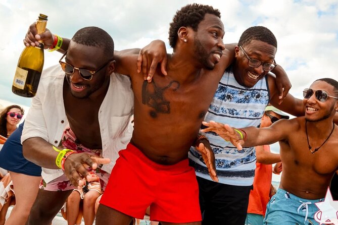 Adults only Hip Hop Sessions Boat Party Cancun - The water stop depends on the weather