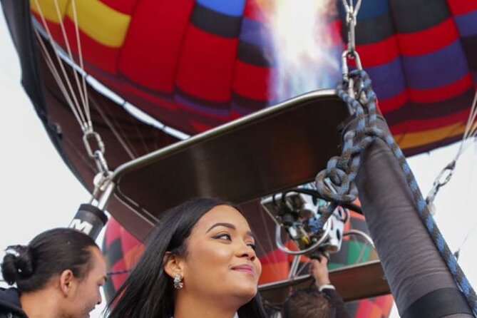 All-inclusive hot air balloon flight over Teotihuacan - Breakfast in a cave or on a terrace