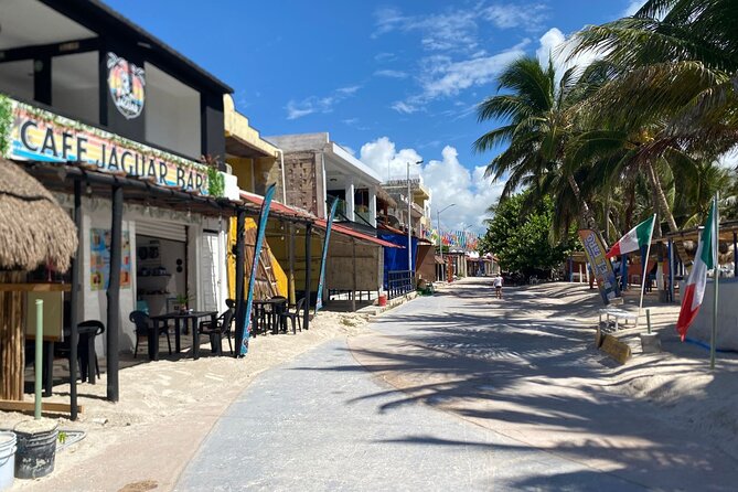 Authentic Beachfront Mexican Cooking Class Cafe Jaguar Costa Maya - Building guacamole and pico de gallo