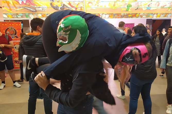 Authentic Lucha Libre Tour : Wrestling School, Tacos & Mezcal - The practical realities: cameras, bags, walking, and group size