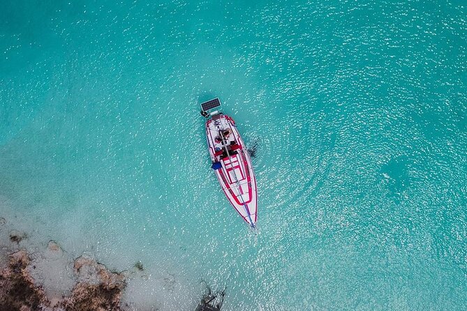 Bacalar: 4hr Private Sailing Tour with Guacamole & Drinks - Guacamole, fruit, beer, and water