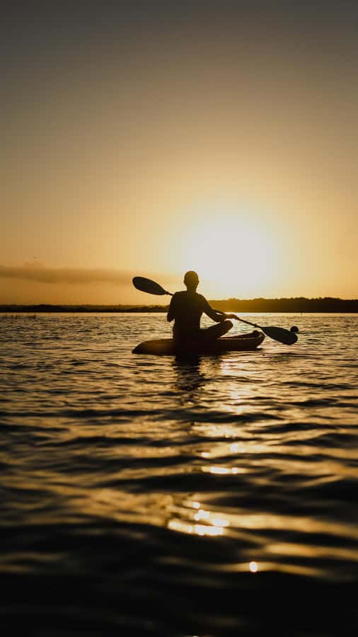Bacalar at Sunrise: Kayak Adventure with Breakfast & Photos - Paddling through the lagoon with a local guide