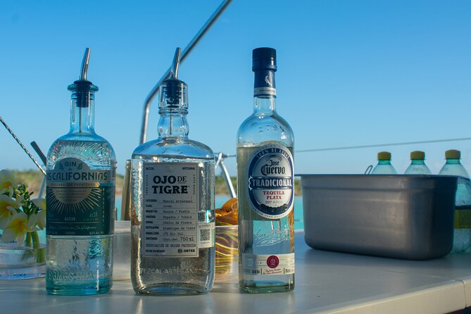 Bacalar - Gourmet Tour in Private Catamaran with Cocktails Included - Cenote Cocalitos and Other Lagoon Sights