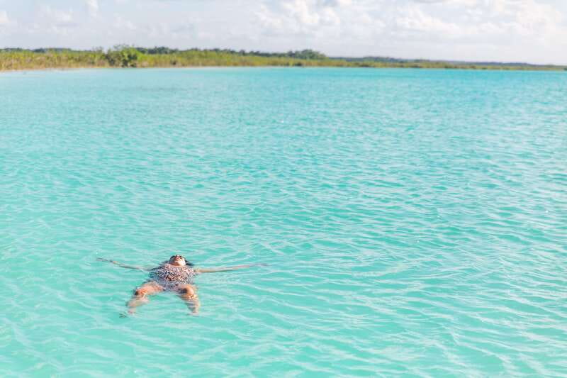 Bacalar: Group Sailing Trip with Swimming and Drinks - Sailing across the Lagoon of Seven Colors