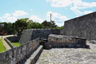 Lagoon, Pirate Canal, Stromatolite Day Trip w/Lunch
