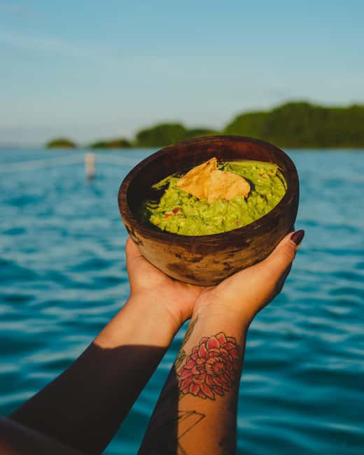 Bacalar Lagoon Sailing Tour with Open Bar and Mexican Lunch - Five useful things to know before you book