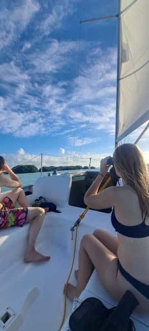 Bacalar: Lagoon Sailing Tour with Snacks and Drinks - Swimming at two clear-water anchor spots