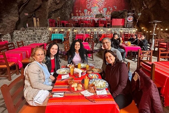 Balloon flight + Breakfast in cave + Pyramids + Pick up CDMX. - Why the pre-dawn start is worth it