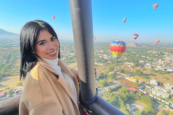 Balloon flight + Breakfast in cave + Pyramids + Pick up CDMX. - The 30 to 40 minute flight over Teotihuacan