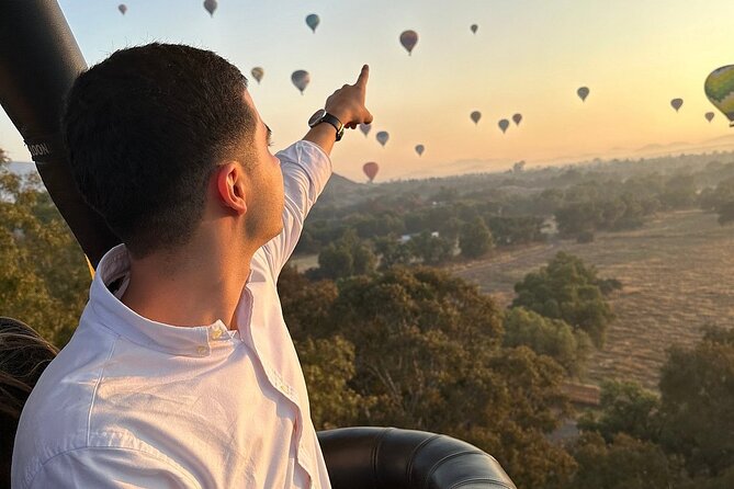 Balloon flight / Breakfast in the cave / CDMX pick-up + Pyramids - Your 90 minutes at the Teotihuacan pyramids
