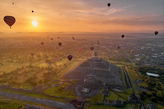 Balloon Flight + Cave Breakfast + Pick Up from CDMX or We Fly - Walking among the Teotihuacan pyramids