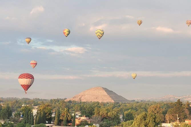 Balloon flight + Transportation + Breakfast in Cave or buffet + Pyramids - Meeting in Mexico City and getting to the launch area