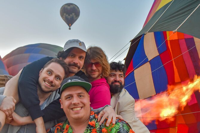Balloon Flight with Breakfast in a Natural Cave and Transportation from CDMX - Seeing the Teotihuacán pyramids on foot