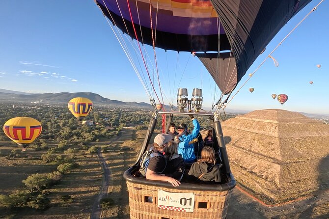 Balloon flight with breakfast in Cave and Pyramids tour from CDMX - The 45-minute flight above Teotihuacan