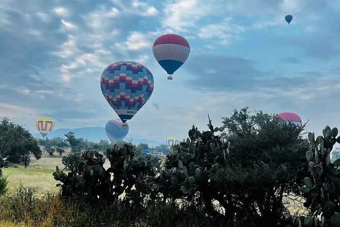 Balloon flight with private transportation and guided tour to Teotihuacán - Walking Through Teotihuacán With a Certified Guide