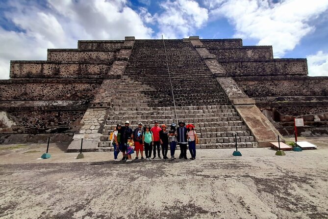 Balloon flight with private transportation and guided tour to Teotihuacán - Shopping Stops and Keeping Control of Your Time