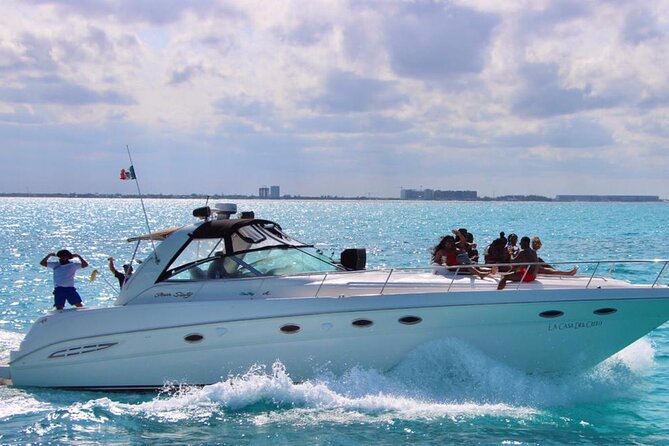 Beautiful Yacht SeaRay 48ft / 15PAX 25P16 - The crew is the strongest part of the experience