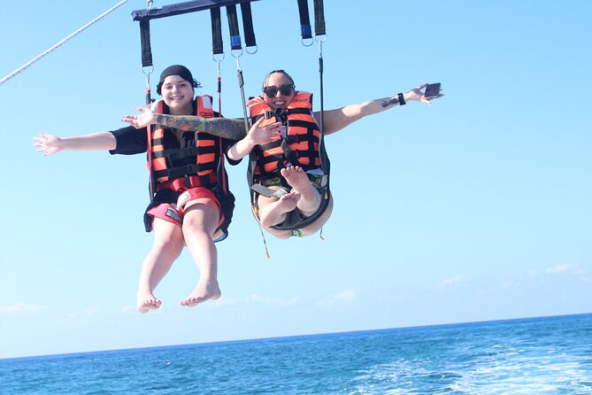 Best Parasailing Cozumel + Locker - Flying Above San Francisco Beach