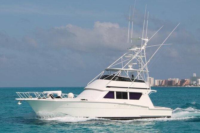 Biggest Luxury Yacht Boat Best in Cancun up to 28 pax - Anchoring at Playa Norte