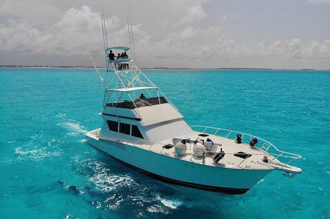 Biggest Luxury Yacht Boat Best in Cancun up to 28 pax - Crossing toward Isla Mujeres