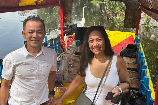 Boat tour in Mexico City with Live Guide with Food and Drinks - How the group size affects the experience