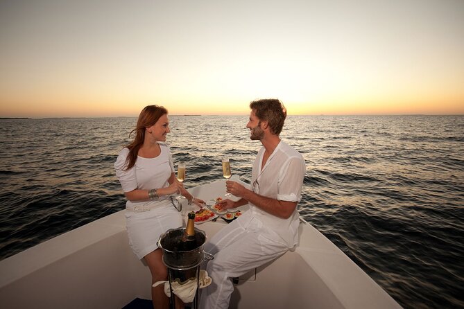 Cabo Arch Sunset Yacht Tour - Dinner & Drinks — Up to 18 Guests - Sailing toward El Arco
