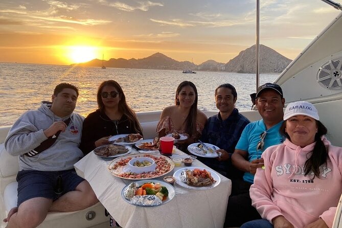 Cabo Arch Sunset Yacht Tour - Dinner & Drinks — Up to 18 Guests - How many people should you bring?