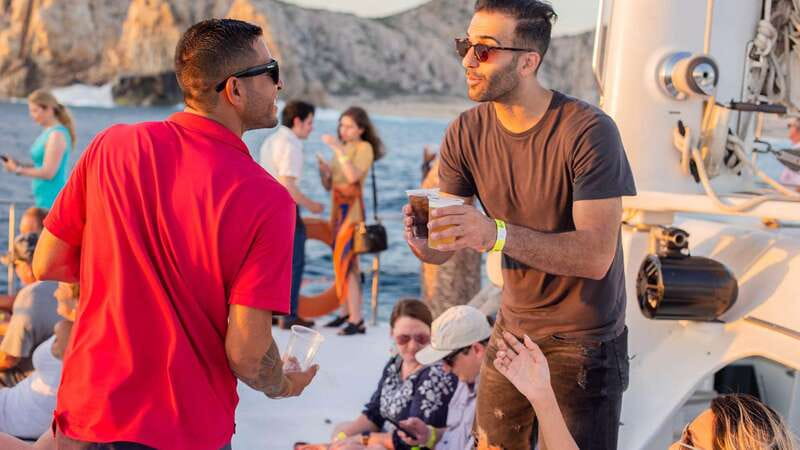 Cabo San Lucas: 2 Hour Sunset Cruise with Food and Wine - A 20-minute photo stop at Cabo’s most famous view