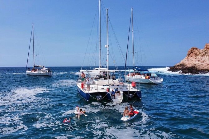 Cabo San Lucas and Santa Maria Bay Snorkeling Sightseeing Cruise - Crew service and the shared-boat atmosphere