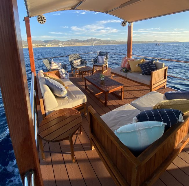 Cabo San Lucas: Private Catamaran Cruise - Cabo’s Arch, Lovers Beach, and the Pacific Window
