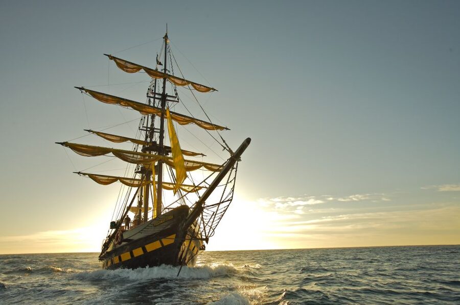 Cabo San Lucas: Sunset Pirate Ship Cruise with Dinner Show - Key points to know before you book