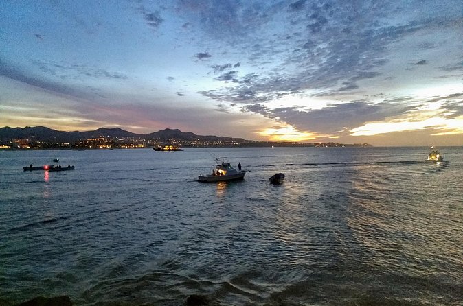 Cabo Shuttle Transportation round tríp prívate shuttle 1 to up 5 people - What this service does not include
