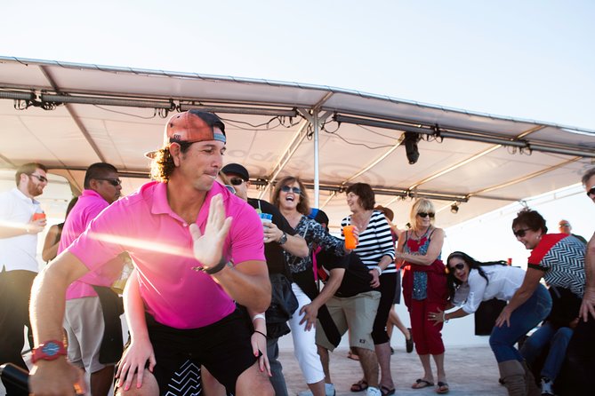 Cabo Sunset Dinner Cruise: Fajitas, Lands End and Party - Open bar, music, and the party atmosphere