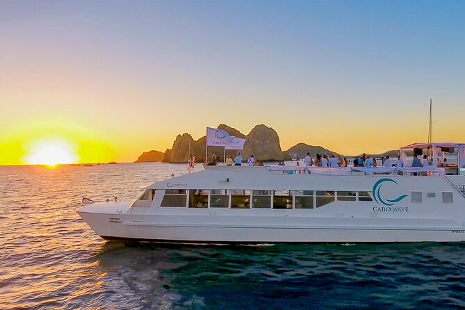 Cabo Sunset Dinner Cruise with Live Music & Open Bar on Cabo Wave - Open bar and the social atmosphere