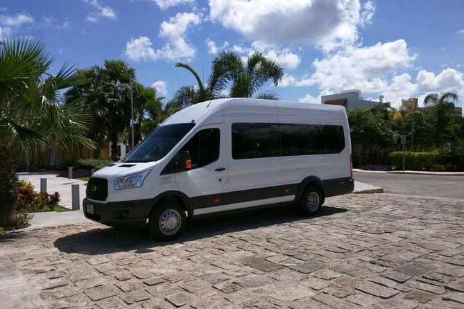 Cancun Airport Private Transfer to Hotels - Finding the representative outside the terminal