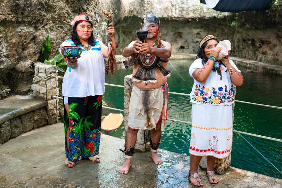Cancun: Cenotes El Retoño entrance with transportation, lunch, and guided tour. - Who should choose this experience?