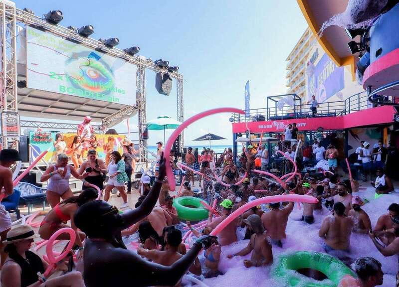 Cancún: Coco Bongo Beach Party Experience - Drinks, snacks, and the real value of $50