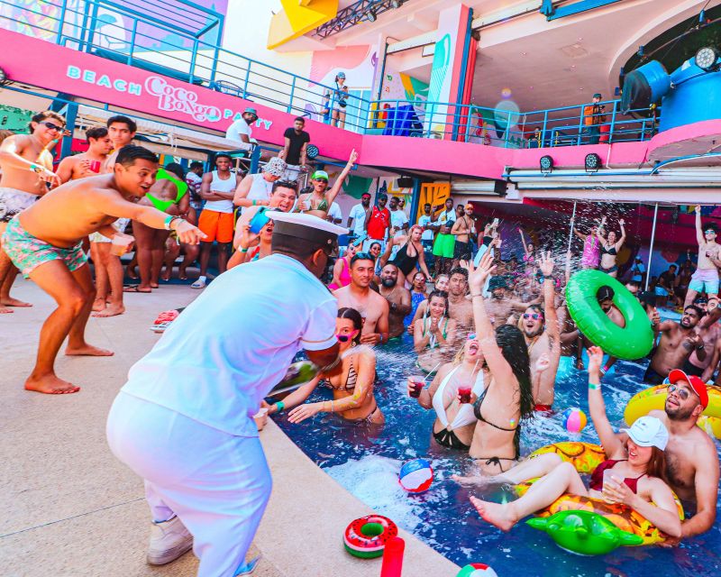 Cancún: Coco Bongo Beach Party Experience - Music, performers, and the beach setting
