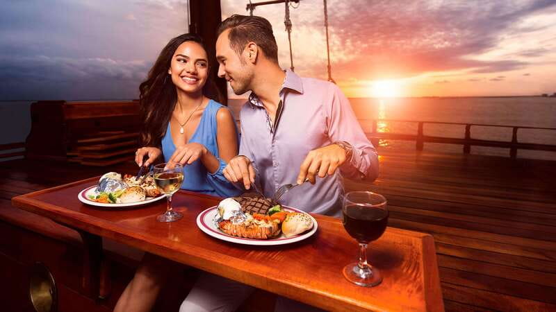 Cancun: Columbus The Romantic Dinner Cruise - The crew makes the difference