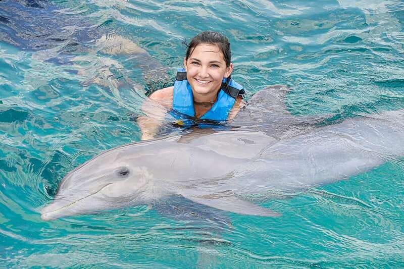 Cancún: Dolphin Encounter on Isla Mujeres with Buffet - Is the dolphin encounter worth booking?