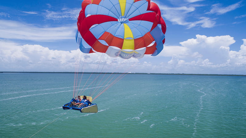 Cancún: Skyrider Parasailing Experience - The boat launch and the 10-minute flight